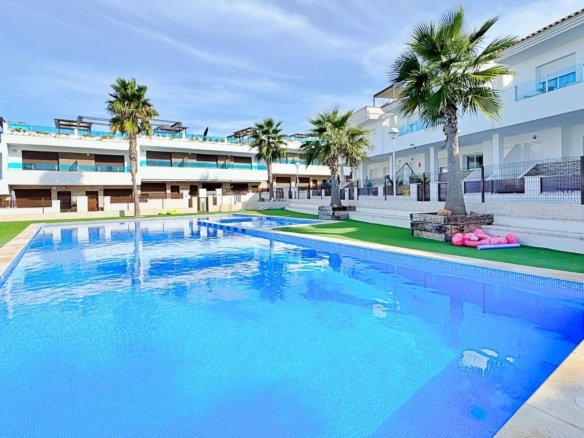 3 Bedroom 3 Bathroom Town House in Torrevieja - Caza De Casa