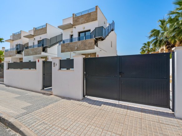3 Bed 3 Bath Villa in Torrevieja - Caza De Casa