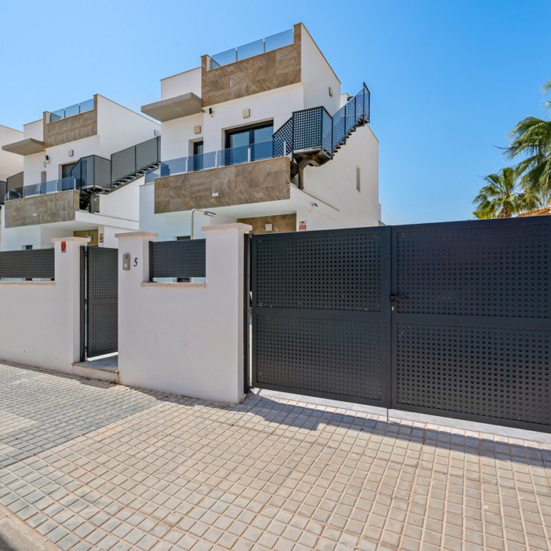 3 Bedroom 3 Bathroom Villa in Torrevieja - Caza De Casa