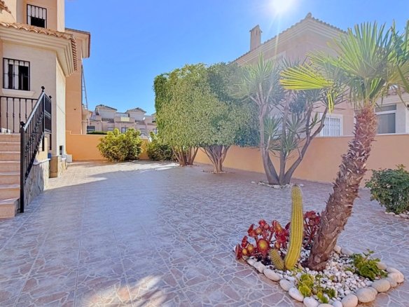 4 Bed 2 Bath Villa in Orihuela - Caza De Casa
