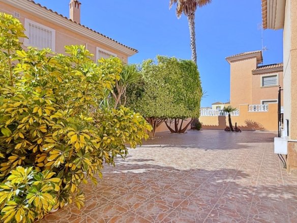 4 Bed 2 Bath Villa in Orihuela - Caza De Casa