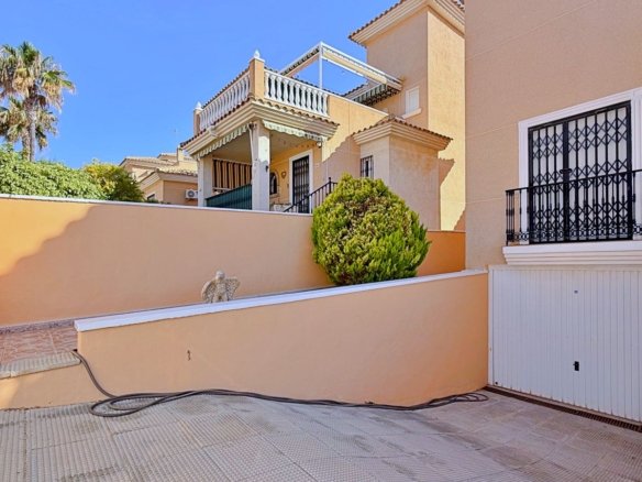 4 Bed 2 Bath Villa in Orihuela - Caza De Casa
