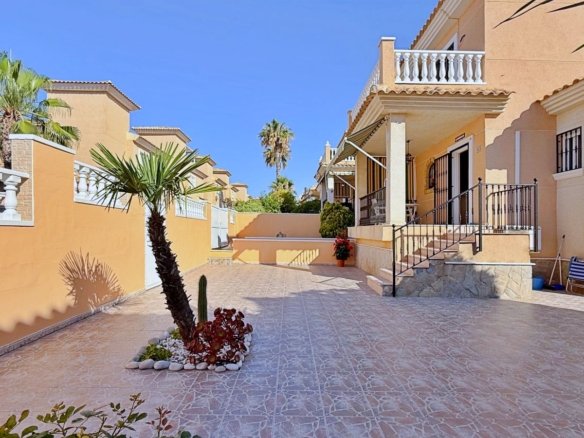 4 Bed 2 Bath Villa in Orihuela - Caza De Casa