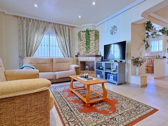 4 Bed 2 Bath Villa in Orihuela - Caza De Casa