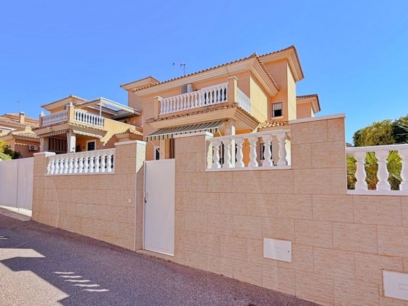 4 Bed 2 Bath Villa in Orihuela - Caza De Casa