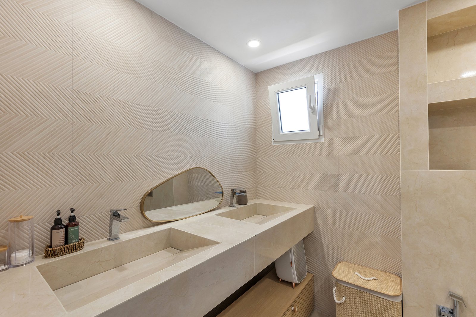 6a965d7ba37f9_012024062916 6 Bedroom 3 Bathroom Villa in Torrevieja - Caza De Casa