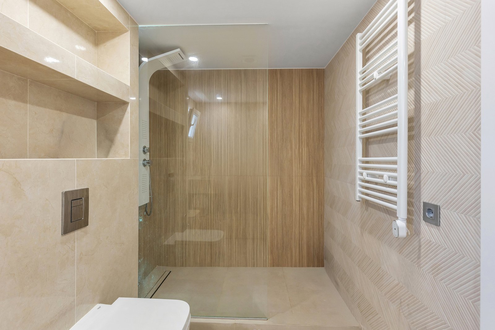 6a965d7ba9918_012024062917 6 Bedroom 3 Bathroom Villa in Torrevieja - Caza De Casa