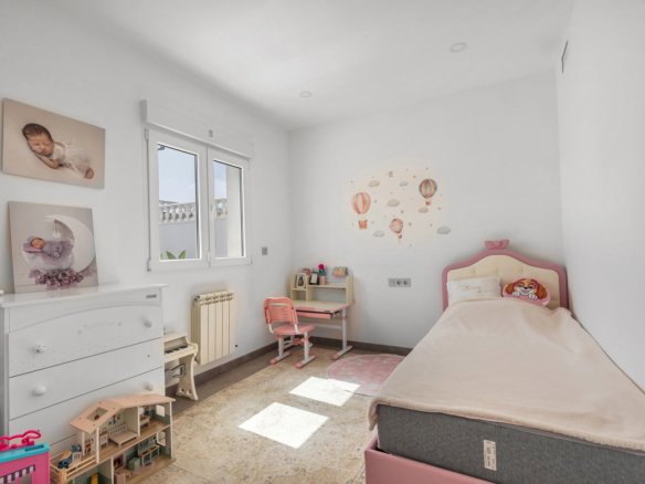 6 Bedroom 3 Bathroom Villa in Torrevieja - Caza De Casa