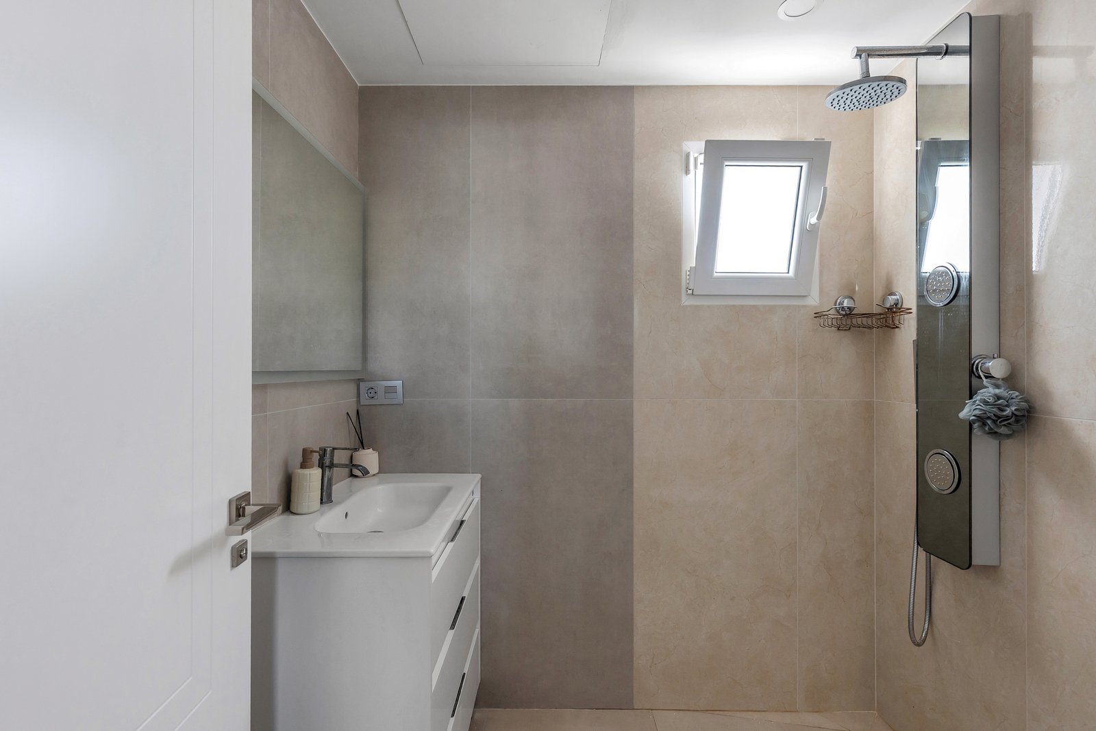 6a965d7c09024_012024062922 6 Bedroom 3 Bathroom Villa in Torrevieja - Caza De Casa