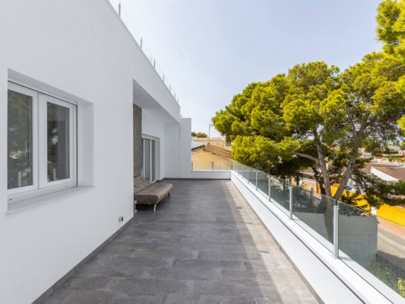 6 Bedroom 3 Bathroom Villa in Torrevieja - Caza De Casa