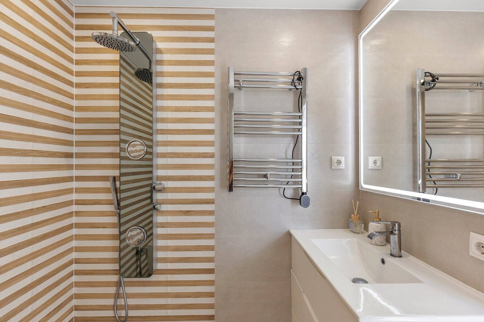 6a965d7ccaa50_012024062933 6 Bedroom 3 Bathroom Villa in Torrevieja - Caza De Casa