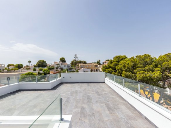 6 Bedroom 3 Bathroom Villa in Torrevieja - Caza De Casa