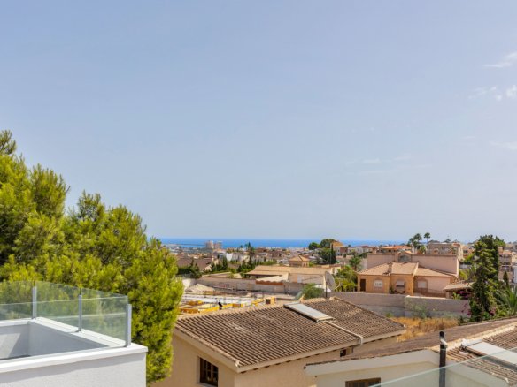 6 Bedroom 3 Bathroom Villa in Torrevieja - Caza De Casa