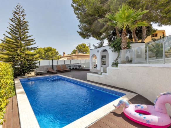 6 Bedroom 3 Bathroom Villa in Torrevieja - Caza De Casa