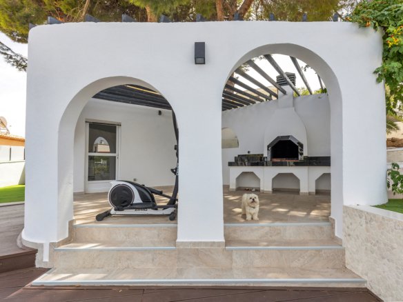 6 Bedroom 3 Bathroom Villa in Torrevieja - Caza De Casa