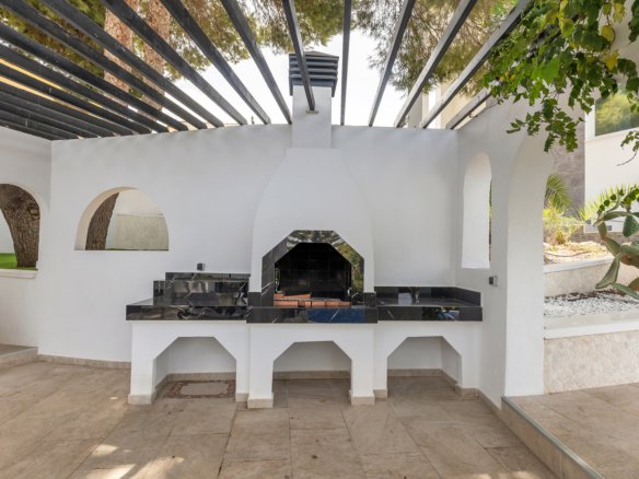 6 Bedroom 3 Bathroom Villa in Torrevieja - Caza De Casa