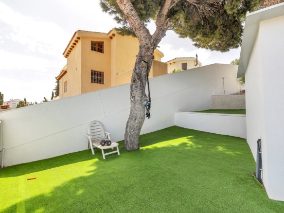 6 Bedroom 3 Bathroom Villa in Torrevieja - Caza De Casa