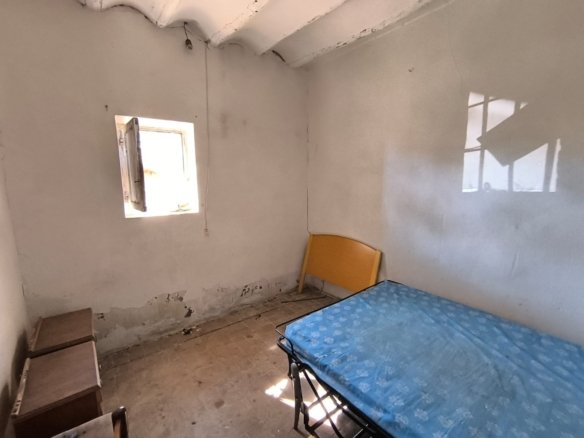 4 Bedroom 1 Bathroom Country House in Caudete - Caza De Casa