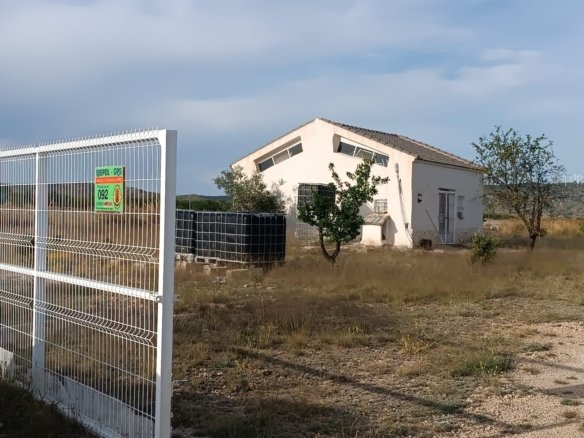 2 Bed 1 Bath Finca in Yecla - Caza De Casa