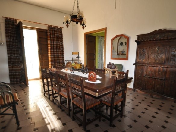 6 Bedroom 3 Bathroom Villa in Fortuna - Caza De Casa