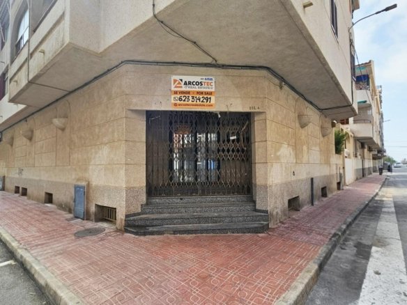 Commercial in Torrevieja - Caza De Casa