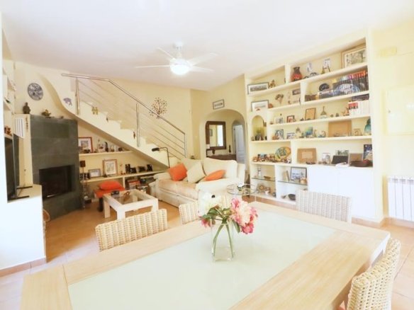 3 Bedroom 2 Bathroom Villa in Oliva - Caza De Casa