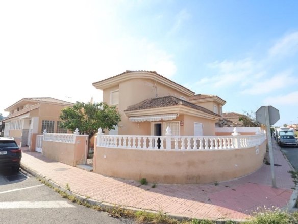 3 Bedroom 2 Bathroom Villa in Torrevieja - Caza De Casa