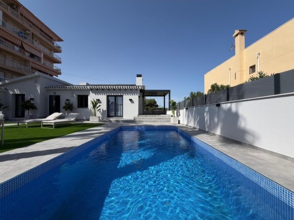 4 Bed 2 Bath Villa in Torrevieja - Caza De Casa