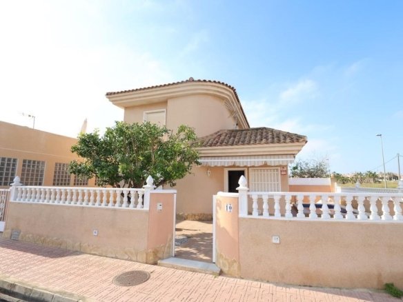 3 Bedroom 2 Bathroom Villa in Torrevieja - Caza De Casa