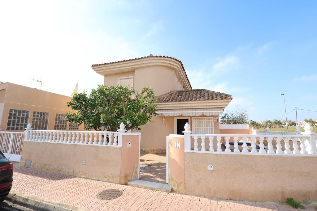 3 Bedroom 2 Bathroom Villa in Torrevieja - Caza De Casa