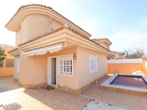 3 Bedroom 2 Bathroom Villa in Torrevieja - Caza De Casa