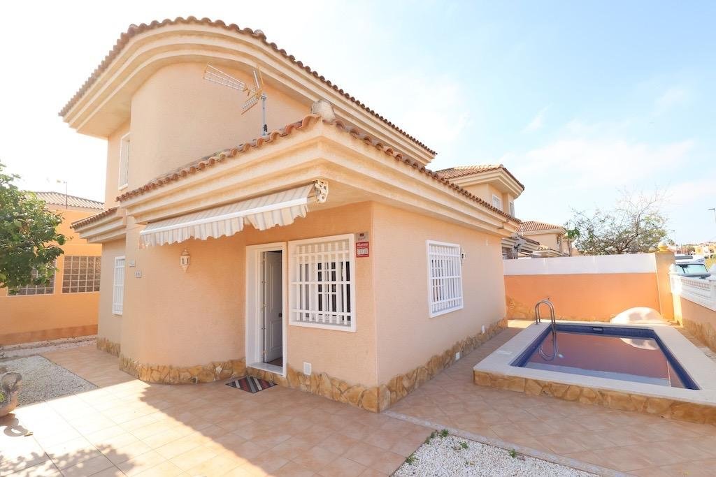 3 Bedroom 2 Bathroom Villa in Torrevieja - Caza De Casa