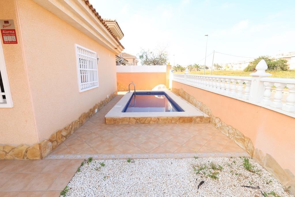 3 Bedroom 2 Bathroom Villa in Torrevieja - Caza De Casa
