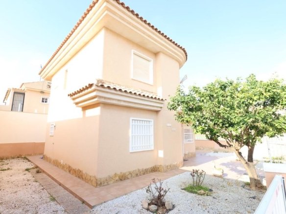 3 Bedroom 2 Bathroom Villa in Torrevieja - Caza De Casa