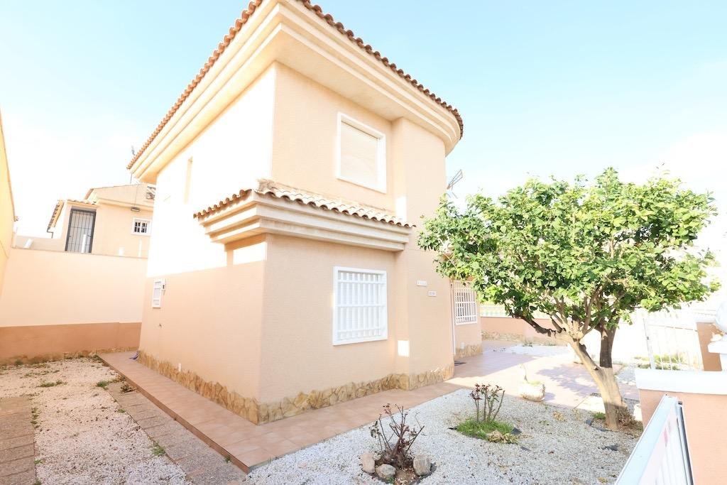 3 Bedroom 2 Bathroom Villa in Torrevieja - Caza De Casa