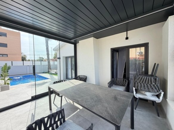4 Bed 2 Bath Villa in Torrevieja - Caza De Casa