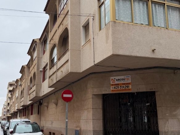 Commercial in Torrevieja - Caza De Casa