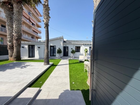 4 Bed 2 Bath Villa in Torrevieja - Caza De Casa