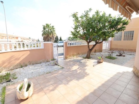 3 Bedroom 2 Bathroom Villa in Torrevieja - Caza De Casa