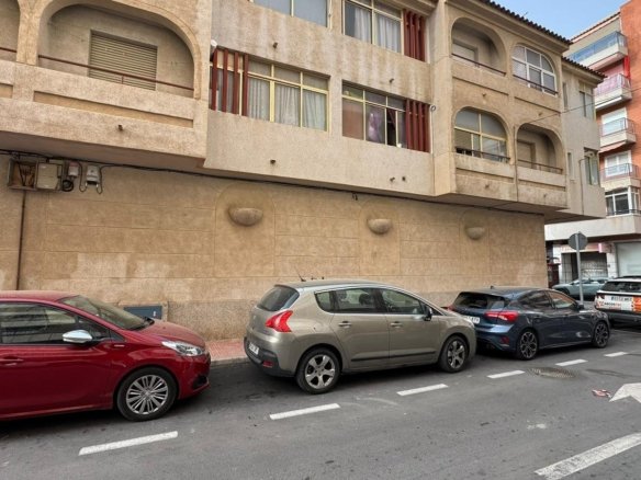 Commercial in Torrevieja - Caza De Casa