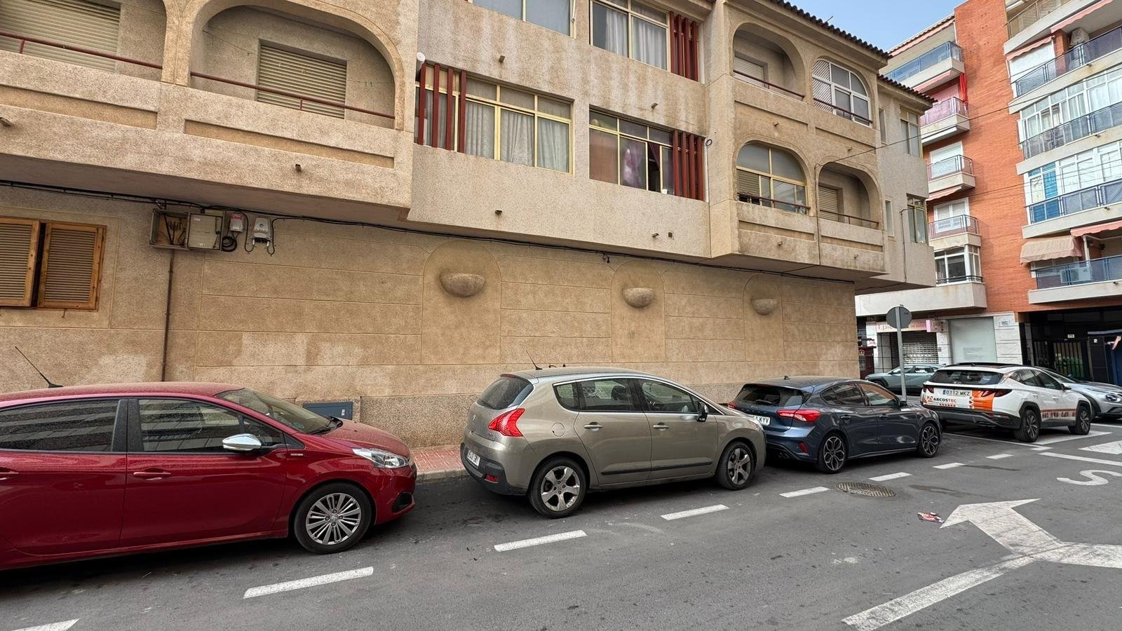 Commercial in Torrevieja - Caza De Casa