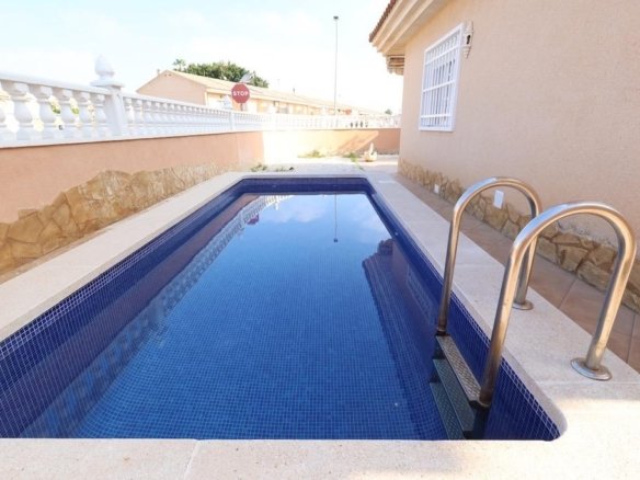 3 Bedroom 2 Bathroom Villa in Torrevieja - Caza De Casa