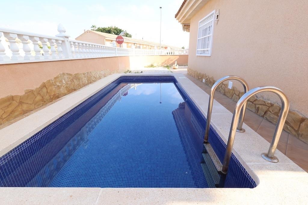 3 Bedroom 2 Bathroom Villa in Torrevieja - Caza De Casa