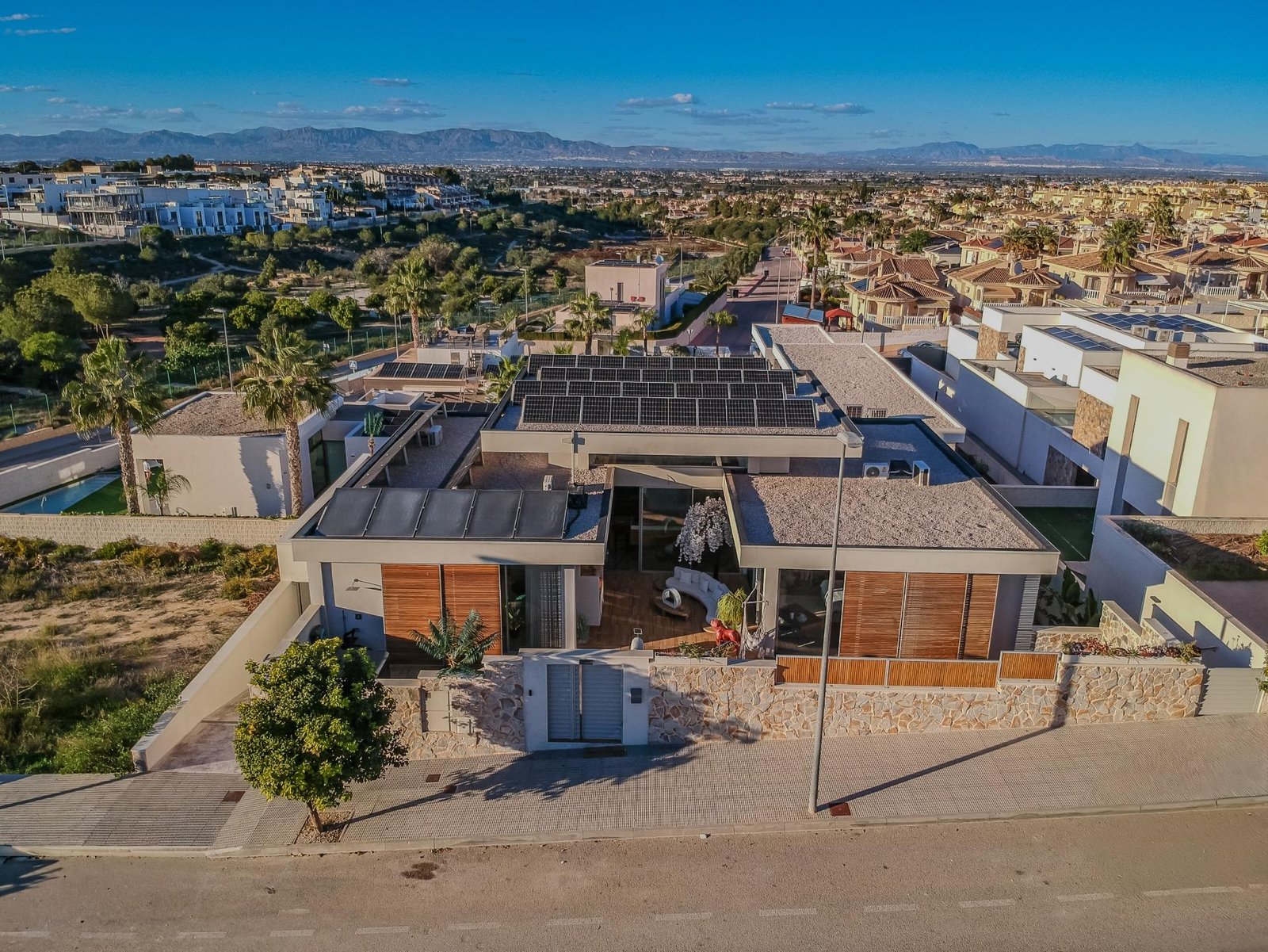 4 Bedroom 3 Bathroom Villa in Benijofar - Caza De Casa