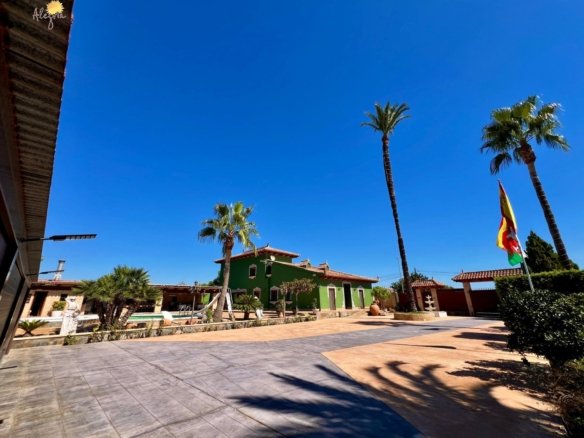 4 Bedroom 4 Bathroom Villa in Almoradi - Caza De Casa