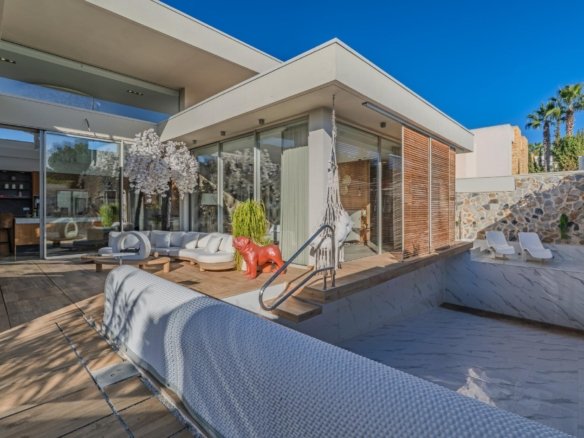 4 Bedroom 3 Bathroom Villa in Benijofar - Caza De Casa