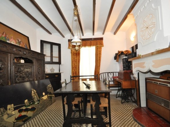 5 Bed 1 Bath Country House in Yecla - Caza De Casa