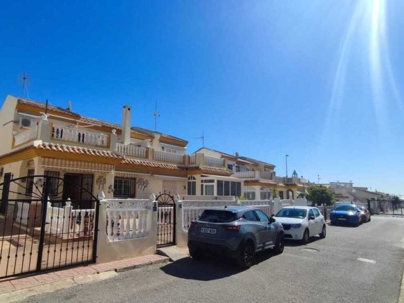 3 Bedroom 2 Bathroom Town House in Playa Flamenca - Caza De Casa