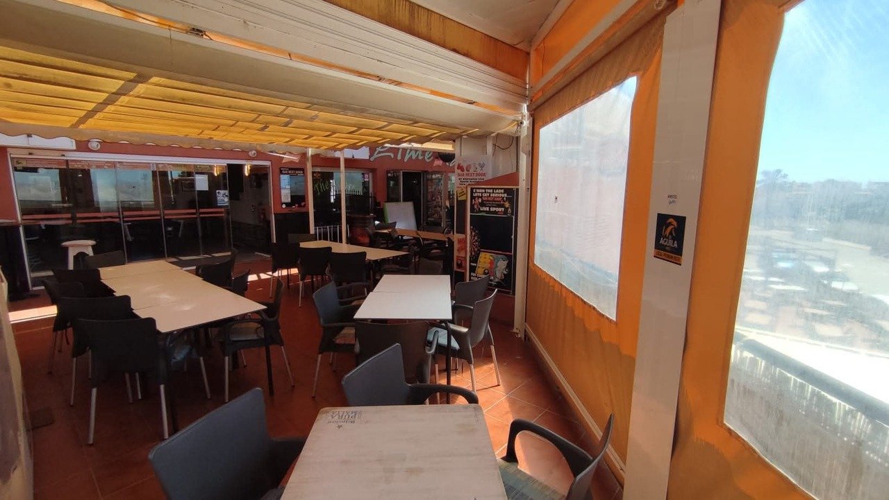 1 Bathroom Commercial in Los Altos - Caza De Casa