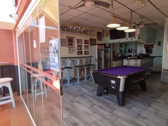 1 Bathroom Commercial in Los Altos - Caza De Casa